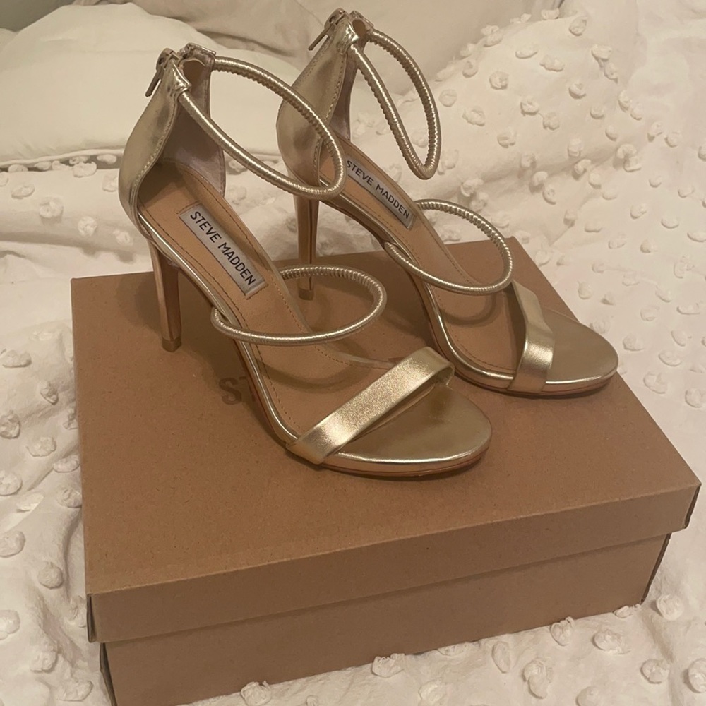 STEVE MADDEN gold heels